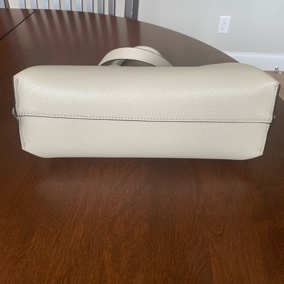 ***SOLD***❣️WOW❣️Henri Bendel Set❣️ - Picture 4 of 8